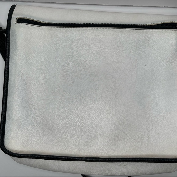 NYC TAXI (GFW)  white messenger  bag  flap over tote, laptop bag, casual bag - Picture 13 of 16